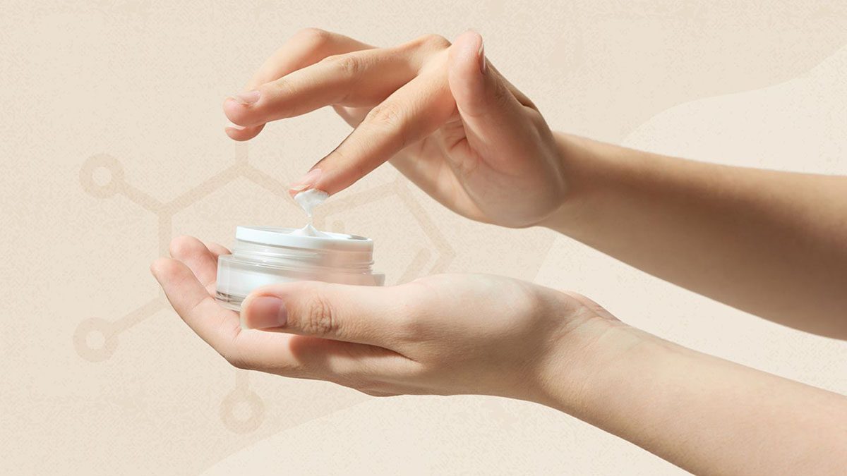 کرم مرطوب کننده - کنترل اثر قاعدگی بر زیبایی پوست